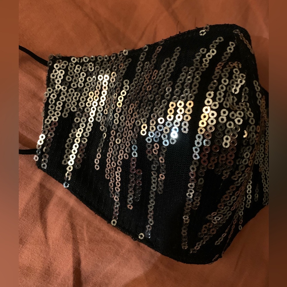 😷 Sequinned Mask 😷 - Picture 3 of 4
